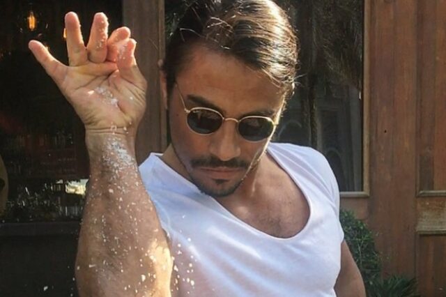 Salt Bae: Μπλεξίματα με το υγειονομικό στη Νέα Υόρκη, έχει ο Τούρκος σεφ