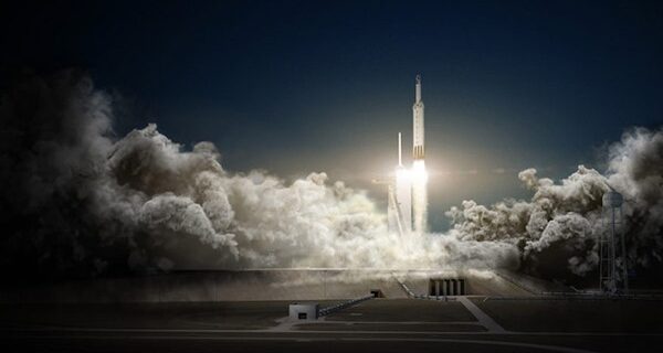 Στο διάστημα ο Falcon Heavy του Elon Musk
