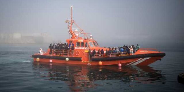 Ισπανία: Τρία πτώματα μεταναστών ανασύρθηκαν στα ανοιχτά των ακτών