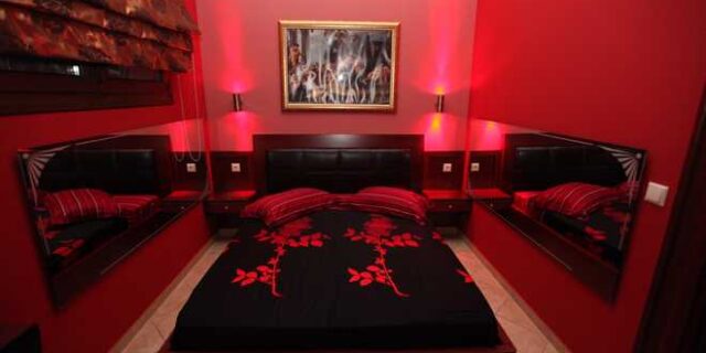 ‘Αγρότης μόνος ψάχνει’ – Το επικό φυλλάδιο οίκου ανοχής στην 27η Agrotica