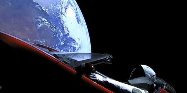 Το κρυφό μήνυμα στο Tesla που ταξιδεύει στο διάστημα