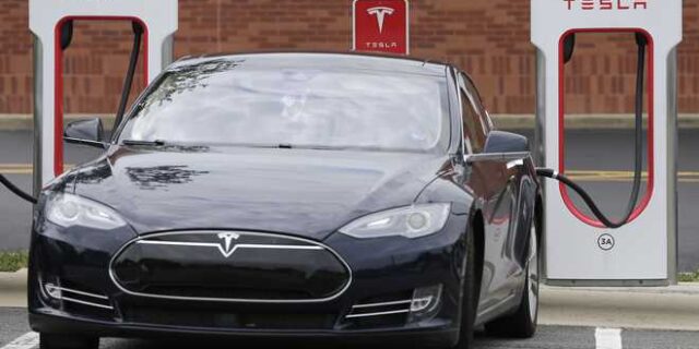 Λέμε όχι στην καπιταλιστική Tesla του θανάτου
