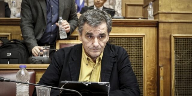 Τσακαλώτος: Αύξηση του κατώτερου μισθού στο ‘ελληνικό μνημόνιο’