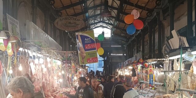 Τσικνοπέμπτη στη Βαρβάκειο: Υποτονική κίνηση παρά τις χαμηλές τιμές