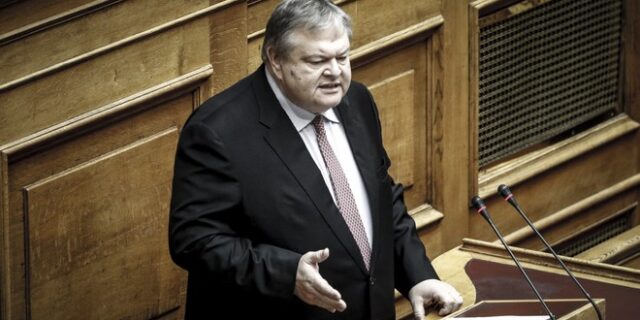 Επιμένει για σκευωρία, δεν θέλει παραγραφή ο Βενιζέλος