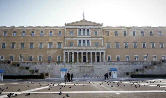 Συμφωνείτε με την αναδοχή παιδιών από ομόφυλα ζευγάρια; Πείτε μας τη γνώμη σας