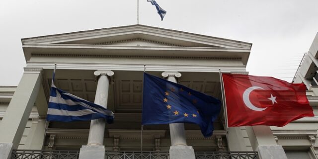 ΥΠΕΞ: Η Τουρκία όχι μόνο παραβιάζει το διεθνές δίκαιο, αλλά δεν ξέρει γεωγραφία