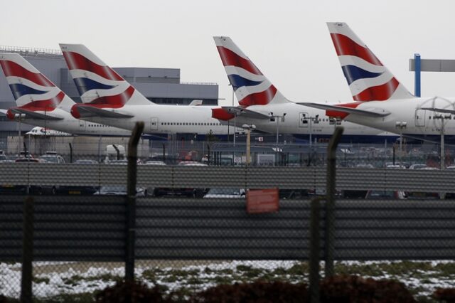 Βρετανία: Ματαίωση 100 πτήσεων στο αεροδρόμιο Χίθροου λόγω χιονοπτώσεων