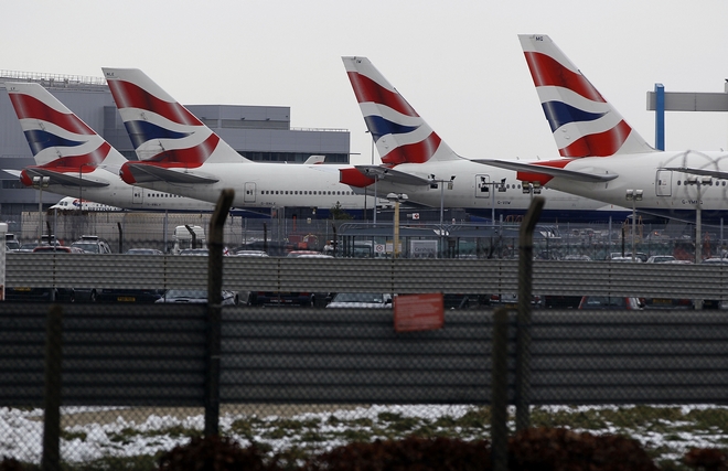 Βρετανία: Ματαίωση 100 πτήσεων στο αεροδρόμιο Χίθροου λόγω χιονοπτώσεων