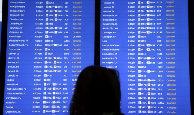 Νέα Υόρκη: Χάος στα αεροδρόμια – Εκατοντάδες πτήσεις ακυρώθηκαν λόγω χιονοπτώσεων