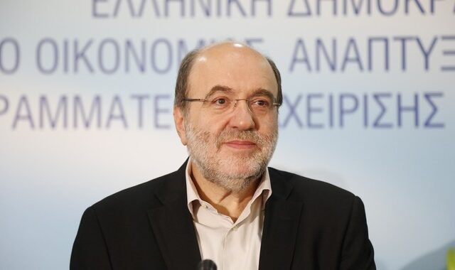 Αλεξιάδης: Η ΝΔ παίρνει γραμμή από ΜΜΕ και από οικονομικά συμφέροντα
