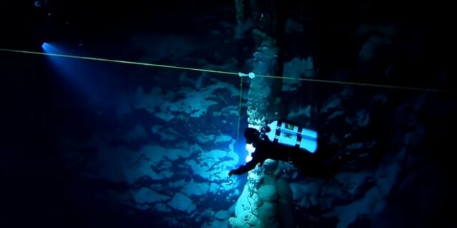 Αμφιτρίτη: Μέσα στο “χιονισμένο” υποθαλάσσιο σπήλαιο του Αιγαίου