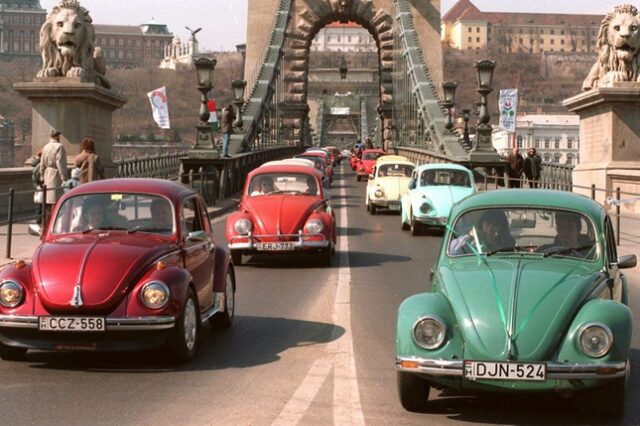 ‘Πεθαίνει ο σκαραβαίος’: H Volkswagen ανακοίνωσε το τέλος του θρυλικού beetle