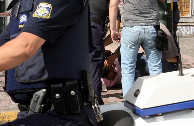 Συνελήφθησαν ‘αετονύχηδες’ που ξάφριζαν πορτοφόλια στο μετρό και στον ηλεκτρικό