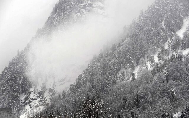 Κασμίρ: Τουλάχιστον 5 νεκροί από χιονοστιβάδα