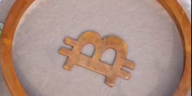 Σλοβενία: Aνεγέρθηκε το πρώτο μνημείο αφιερωμένο στο bitcoin