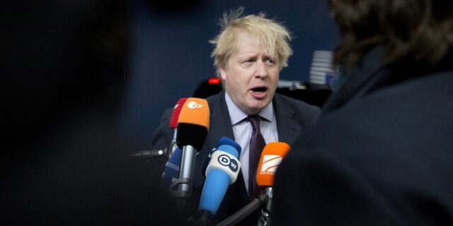 Όταν το BBC έλεγε “βρώμικο” τον Μπόρις Τζόνσον και αυτός απαντούσε “υπέροχη δουλειά”