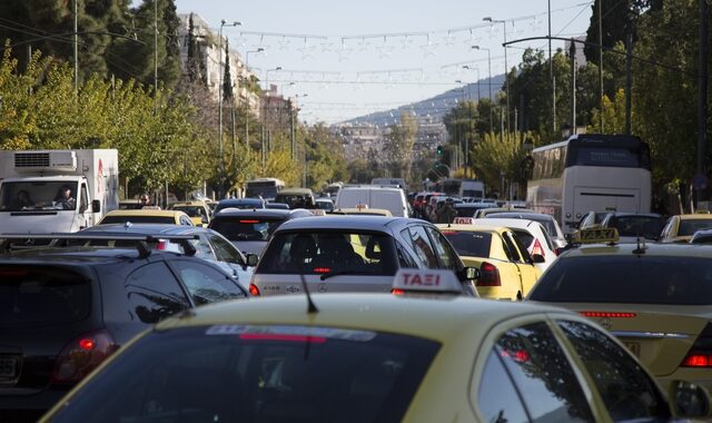 Μποτιλιάρισμα στην Αθήνα εξαιτίας τροχαίου στο ύψος του Κεράνη