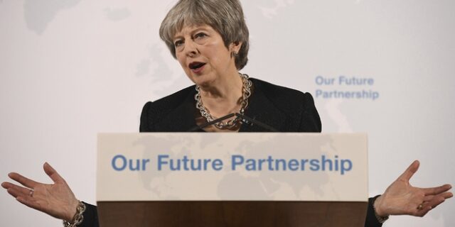 Μέι: Πιο ευρεία και βαθιά εταιρική σχέση με την ΕΕ μετά το Brexit