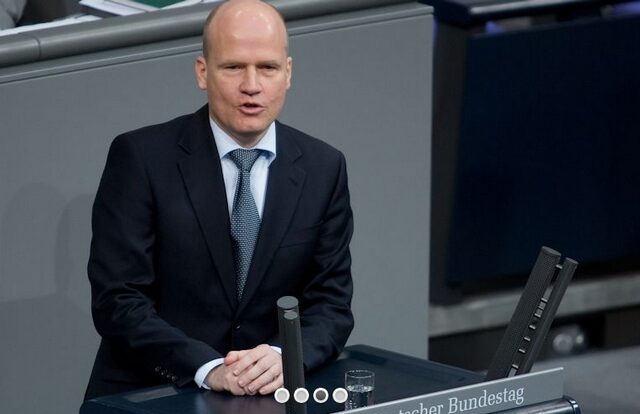 CDU: Δεν δίνουμε ‘λευκή επιταγή’ για δαπάνες στην Ευρώπη