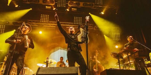 Ξεκινάει η προπώληση εισιτηρίων για τη συναυλία των Calexico