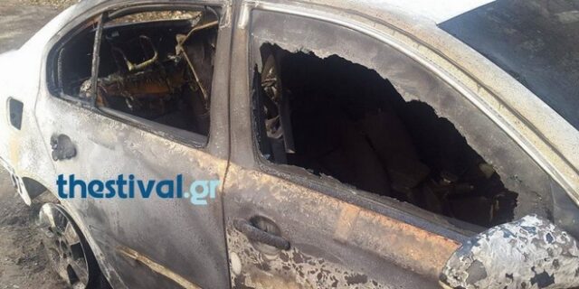 Θεσσαλονίκη: Στις φλόγες τρία οχήματα έξω από το βουλγαρικό προξενείο