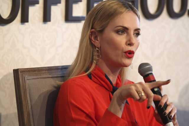Σαρλίζ Θερόν: Έχω προσωπική εμπειρία για την ένοπλη βία