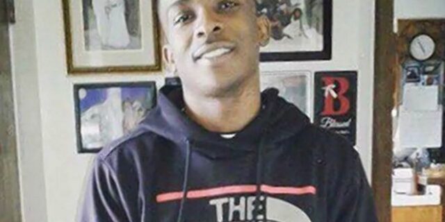 ΗΠΑ: Αστυνομικοί σκότωσαν μαύρο που κρατούσε κινητό τηλέφωνο