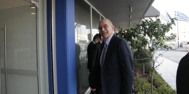 Ανοιχτή συζήτηση Δένδια με νέους μέσω facebook και youtube