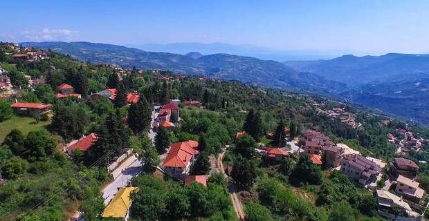 Δύο Παραδοσιακά Πυργόσπιτα σε περιμένουν στα Τρίκαλα Κορινθίας