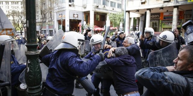 Επεισόδια έξω από συμβολαιογραφείο στην Αθήνα: Σε συλλήψεις μετατράπηκαν τρεις προσαγωγές