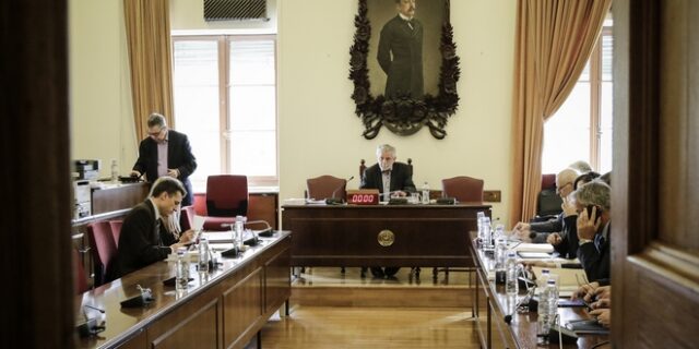 Αποχωρεί – μέχρι νεωτέρας – το ΚΚΕ από την προανακριτική για τη Novartis