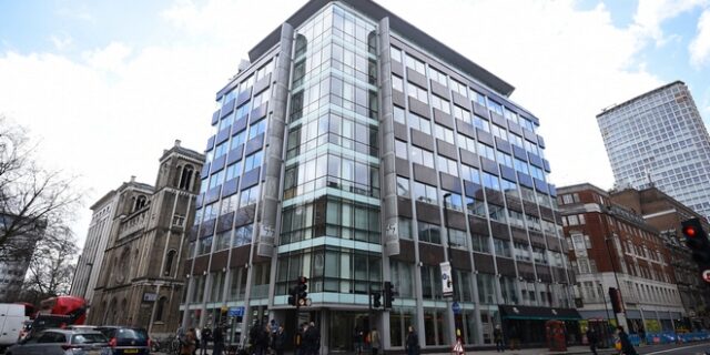 Σκάνδαλο Facebook: Κλείνει η Cambridge Analytica – Κατέθεσε αίτηση πτώχευσης