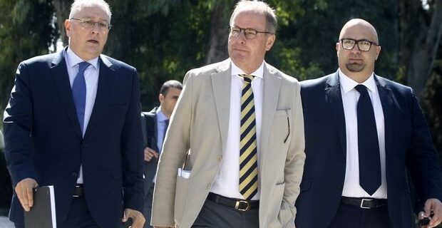 Επίσημο: Εισηγήθηκε ποδοσφαιρικό Grexit ο Χούμπελ