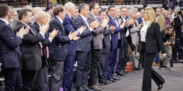 Συνέδριο Κινήματος Αλλαγής: Τα γιουχαΐσματα στον Λεβέντη, η μάχη του χειροκροτήματος και μια απουσία