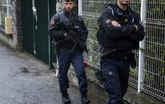 Γαλλία: Αυτοκίνητο έπεσε σε στρατιωτικούς στην Γκρενόμπλ
