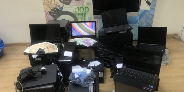 Εξαρθρώθηκε πολυμελής σπείρα που είχε στήσει δίκτυο με ‘φρουτάκια’