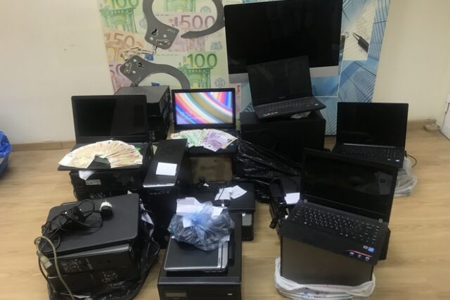 Εξαρθρώθηκε πολυμελής σπείρα που είχε στήσει δίκτυο με ‘φρουτάκια’