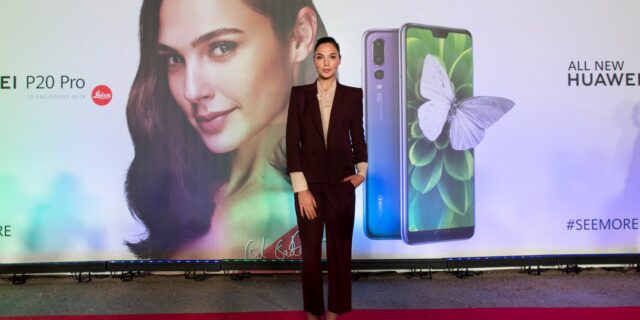 Η Gal Gadot γίνεται το πρόσωπο της Huawei