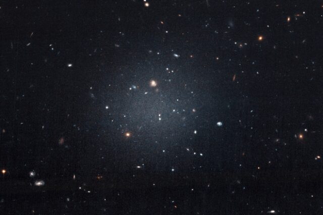 Συγκλονιστική ανακάλυψη: Βρέθηκε γαλαξίας χωρίς σκοτεινή ύλη