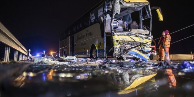 Γερμανία: Σύγκρουση βελγικού λεωφορείου με φορτηγό – Ένας νεκρός, πολλοί τραυματίες