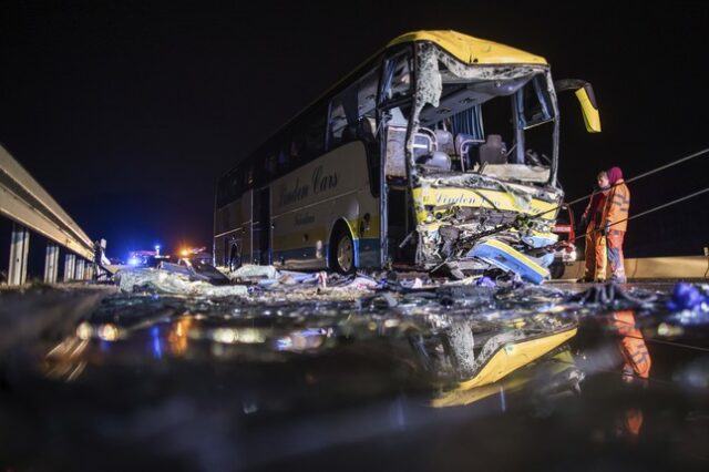 Γερμανία: Σύγκρουση βελγικού λεωφορείου με φορτηγό – Ένας νεκρός, πολλοί τραυματίες