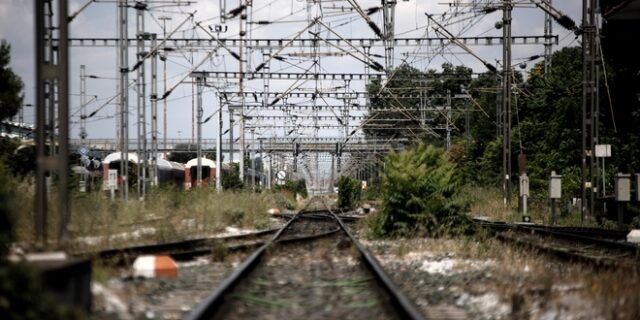 Πήγε να περάσει με το αυτοκίνητό του τη διάβαση του ΟΣΕ και τον παρέσυρε αμαξοστοιχία