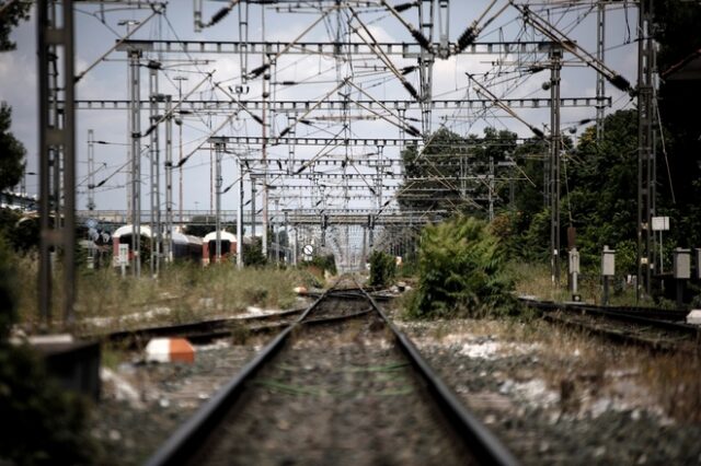 Πήγε να περάσει με το αυτοκίνητό του τη διάβαση του ΟΣΕ και τον παρέσυρε αμαξοστοιχία