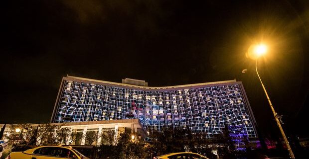Τα adidas Originals προκαλούν disruption στην Αθήνα με την αποκάλυψη του DEERUPT