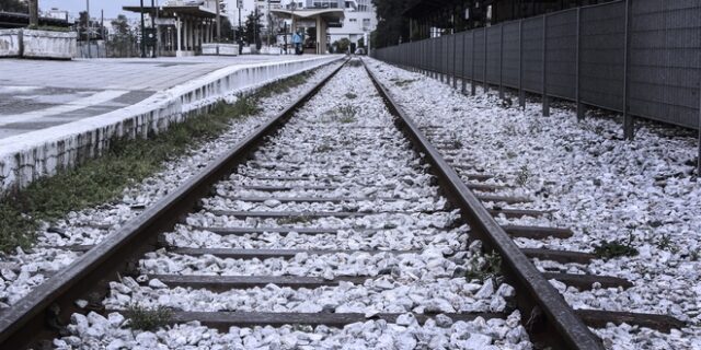 Ταλαιπωρία στον Ηλεκτρικό εξαιτίας τριών νεαρών που έκαναν  γκράφιτι