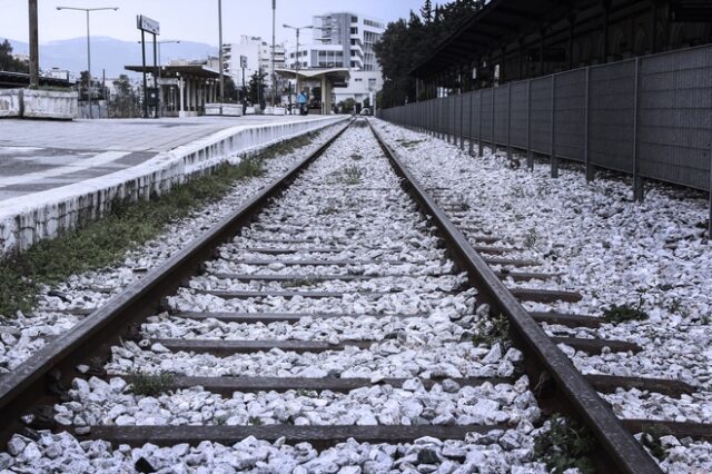 Ταλαιπωρία στον Ηλεκτρικό εξαιτίας τριών νεαρών που έκαναν  γκράφιτι