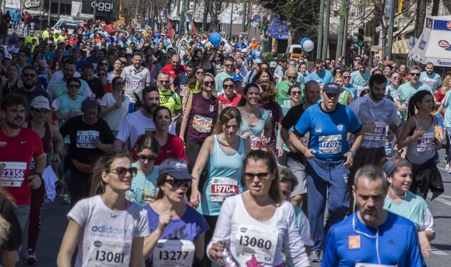 Σε εξέλιξη ο ημιμαραθώνιος της Αθήνας – Τερματίζουν οι πρώτοι συμμετέχοντες