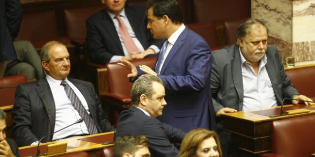 Η επιμονή Άδωνι να δει τον Καραμανλή
