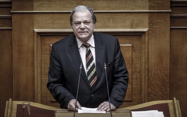 Παραπομπή Κατσίκη στην επιτροπή δεοντολογίας ζητούν βουλευτές του ΣΥΡΙΖΑ